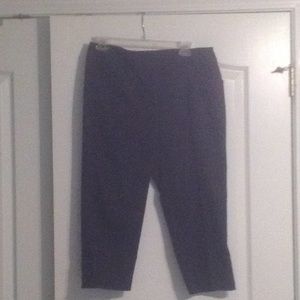 Willi Smith Black Women's Capri Pants